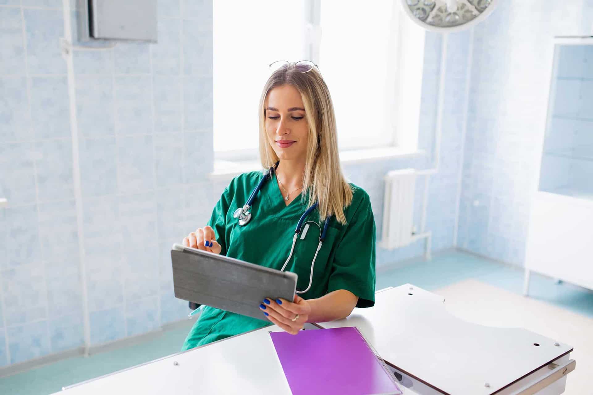 vet nurse doing online cpd training at desk